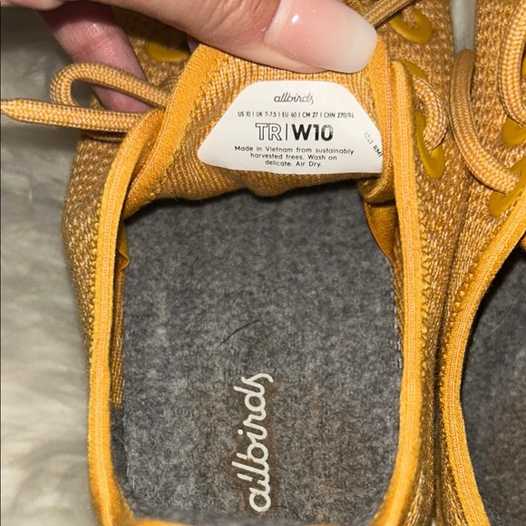 Allbirds women’s Lace-Up Sneakers W10 - Picture 3 of 7
